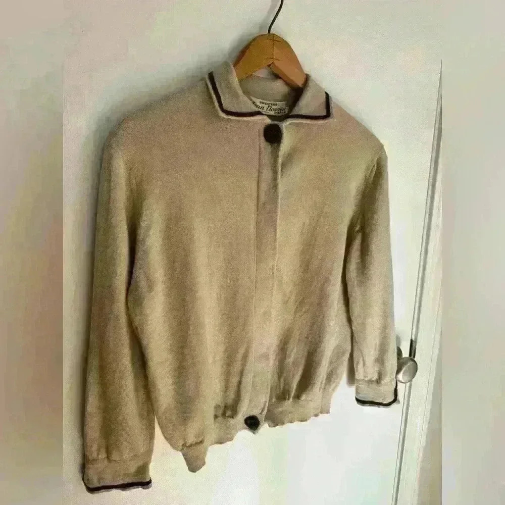Vintage 1970’s Rare Jean Desses Sweater made in Paris France Brown Wool Cardigan - Picture 2 of 16